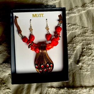 Glass beads with chain and leather…